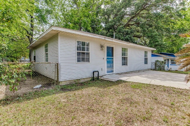 Building Photo - Move-in ready 3-bedroom, 1-bath cottage