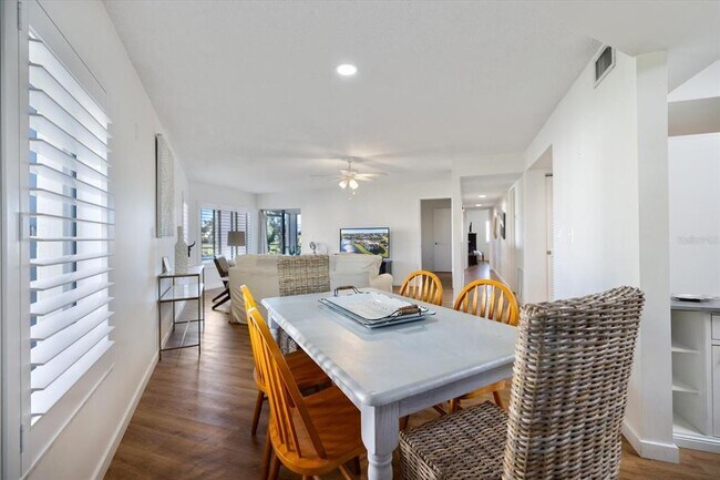 Building Photo - 822 Capri Isles Blvd