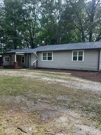 Building Photo - Private ranch with spacious yard! Can accommodate 5 bedrooms!