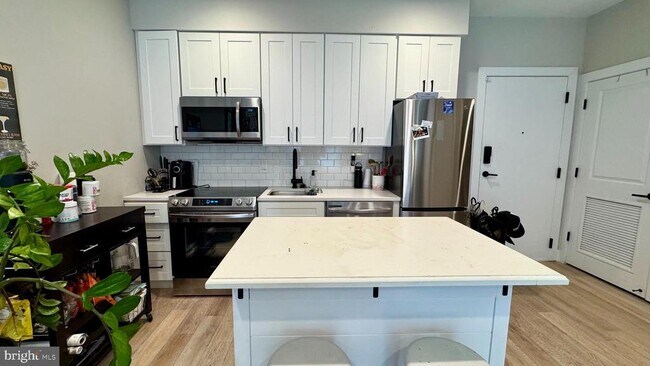 Building Photo - 1016 17th Pl NE