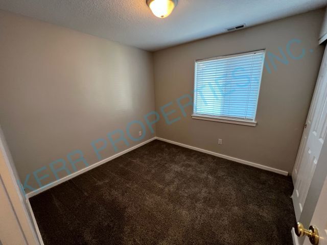 Building Photo - Charming 3-Bed Oasis with 2.5 Baths in Sandy, OR - 1215 Sq Ft of Cozy Living!