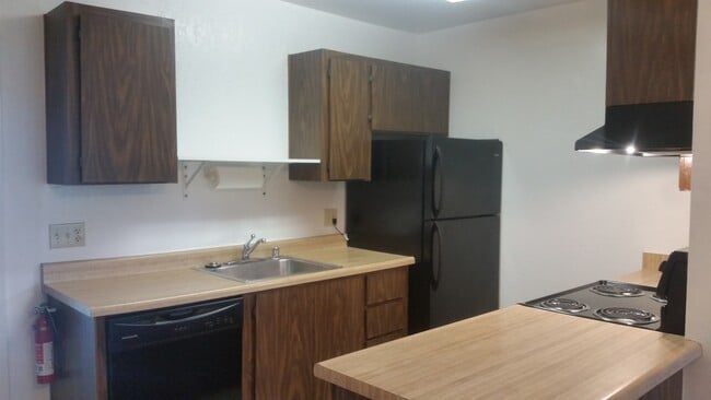 Building Photo - MOVE-IN READY! Peaceful 1-Bedroom Top Floo...