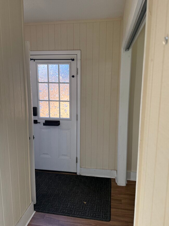 Building Photo - 113 Walz Cir