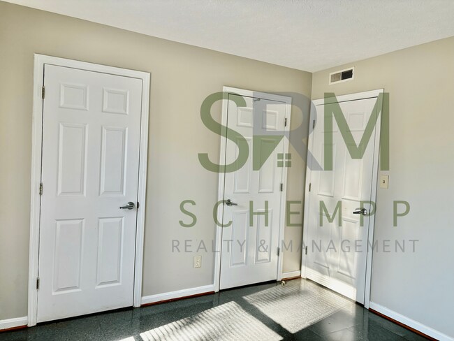 Building Photo - Updated Two Bedroom Apartment in Portland now available! *Section 8 accepted*