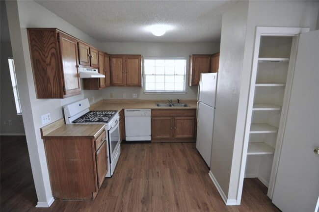 Building Photo - 402 Burlwood Ct
