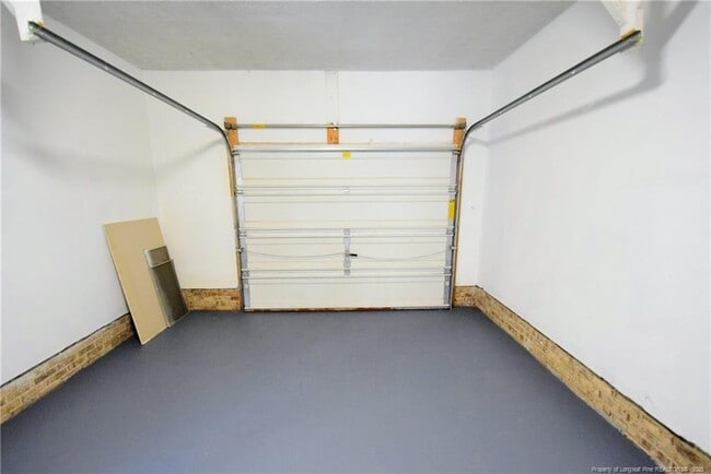 Building Photo - 693 Stoneykirk Dr