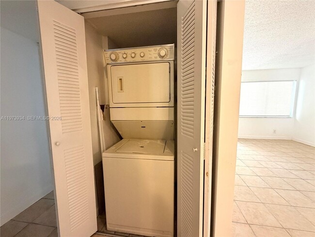 Building Photo - 3215 NW 102nd Terrace