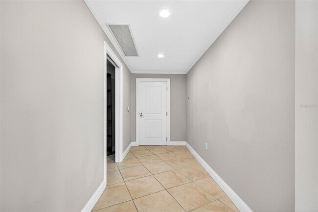 Building Photo - 450 Knights Run Ave