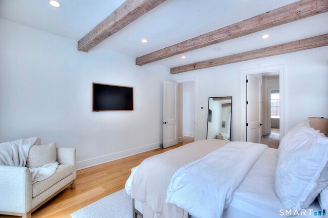 Building Photo - 32 Ridge Rd