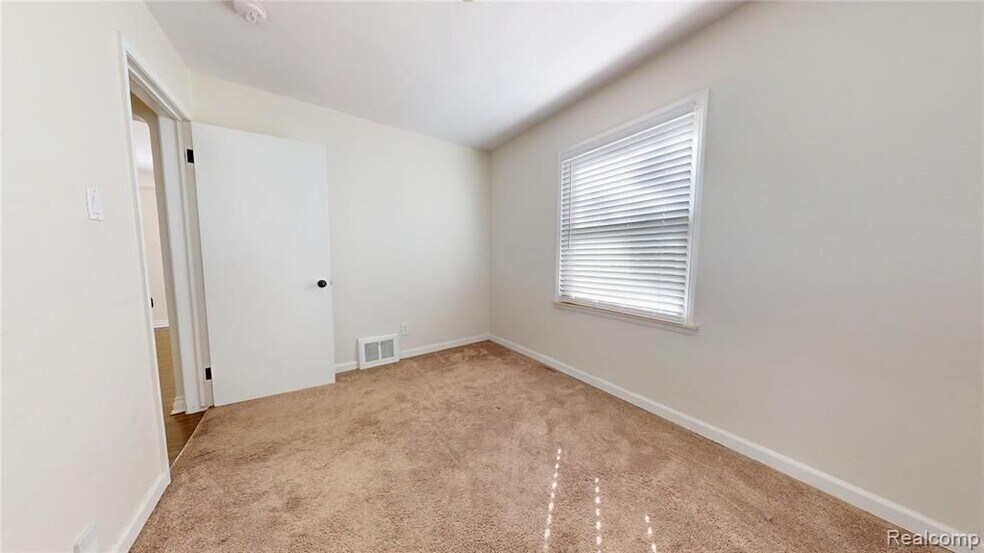 Building Photo - 3734 Buckingham Ave