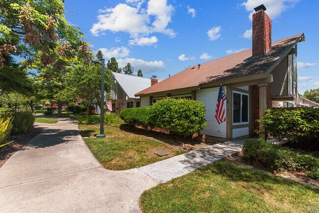 Building Photo - Spacious 3 Bed 2 Bath Townhome in Villa Po...