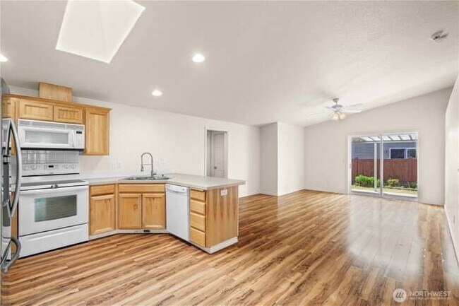 Building Photo - 7101 33rd Way NE