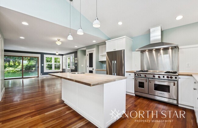 Building Photo - A Private Paradise Near Downtown