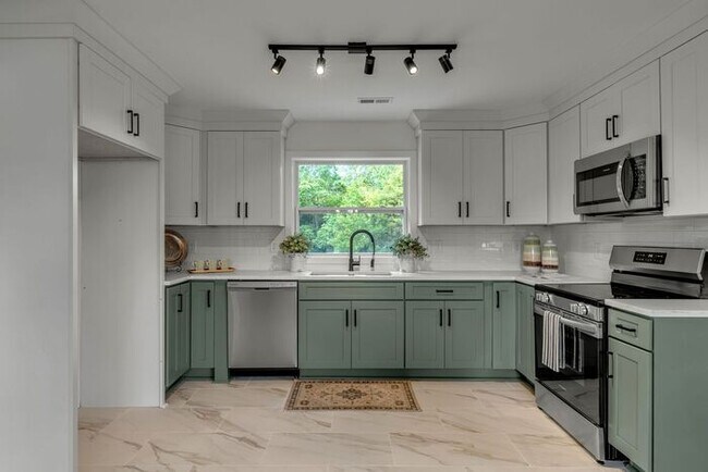 Building Photo - Secluded Remodeled Madison House