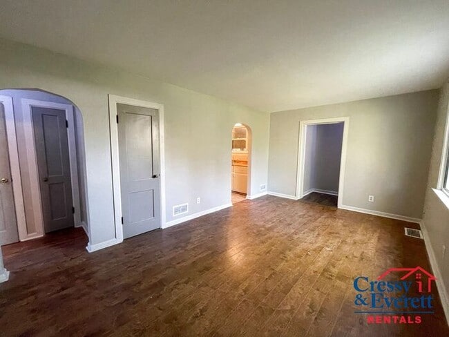 Building Photo - 4 Bedroom Rural Ranch