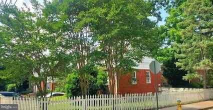 Building Photo - 1018 N Harrison St
