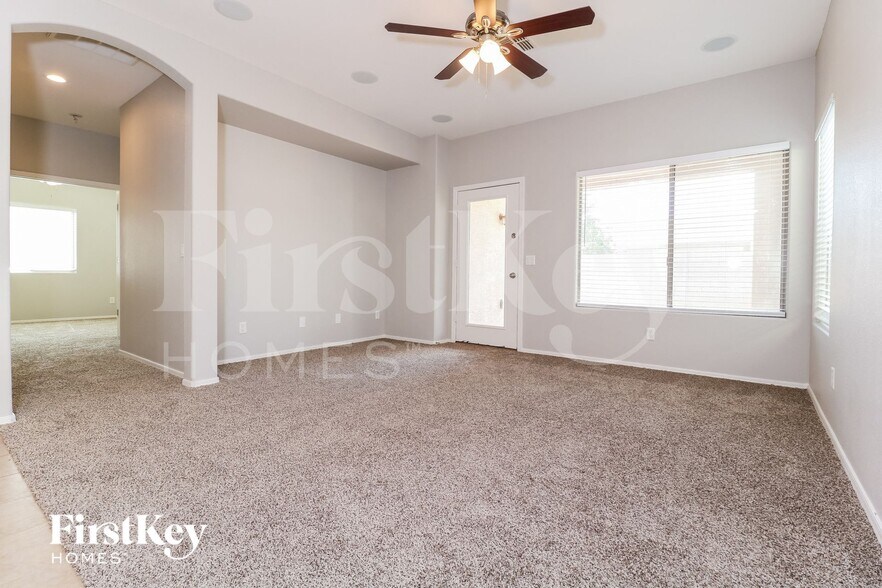 Building Photo - 14641 W Port Royale Ln