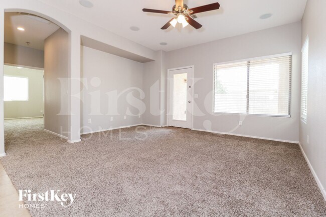 Building Photo - 14641 W Port Royale Ln