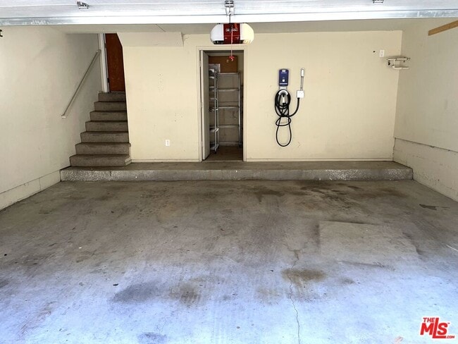 Building Photo - 1083 1/2 W Kensington Rd