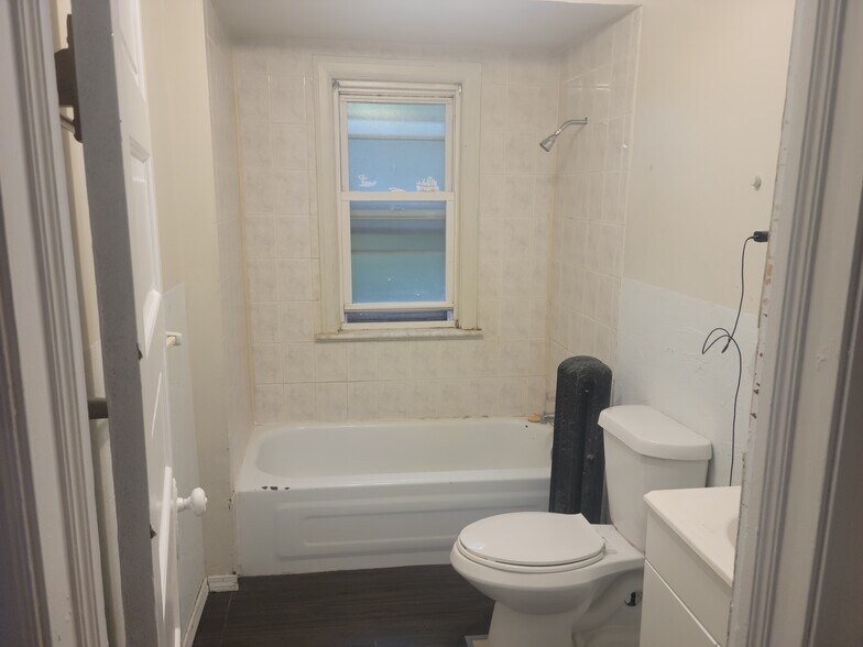 Building Photo - 8115 Wade Park Ave