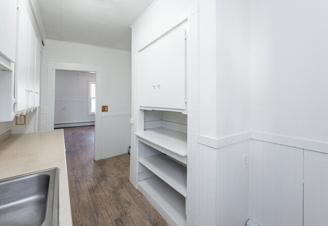 Building Photo - 26 Wilson St