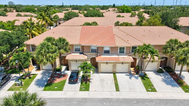 Building Photo - 384 River Bluff Ln