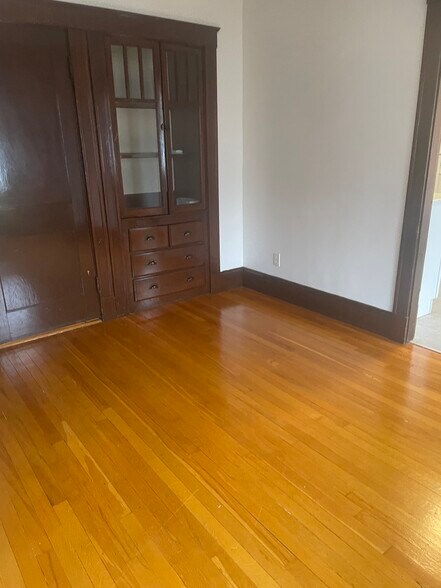 Building Photo - 166 South St