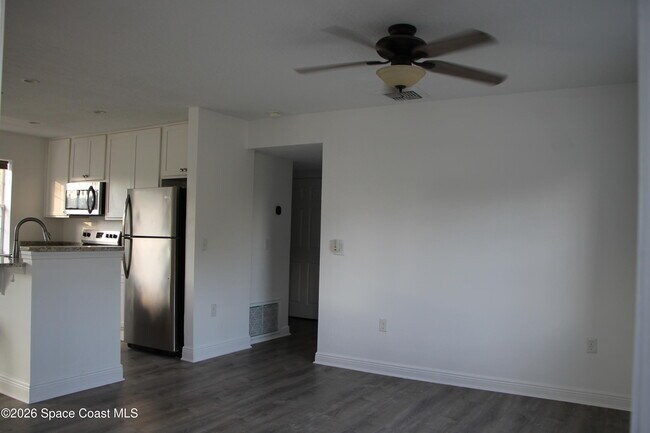 Building Photo - 904 Kensington Dr