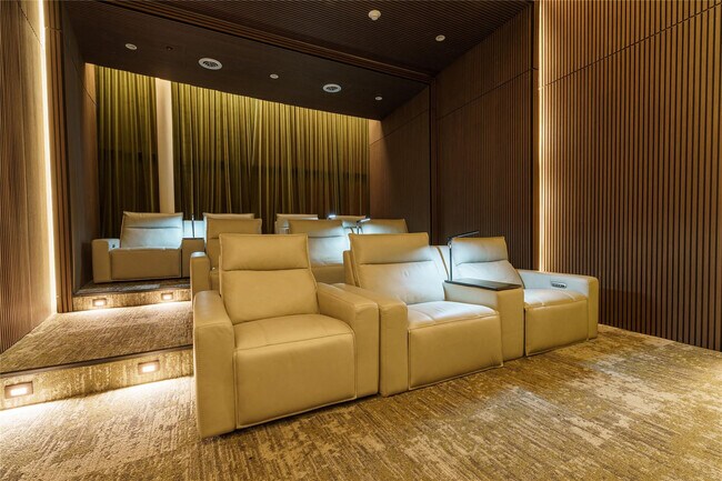 Building Photo - 700 NE 24th St