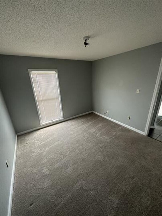 Building Photo - Charming 3-Bedroom Home in Cordova-Comfort...