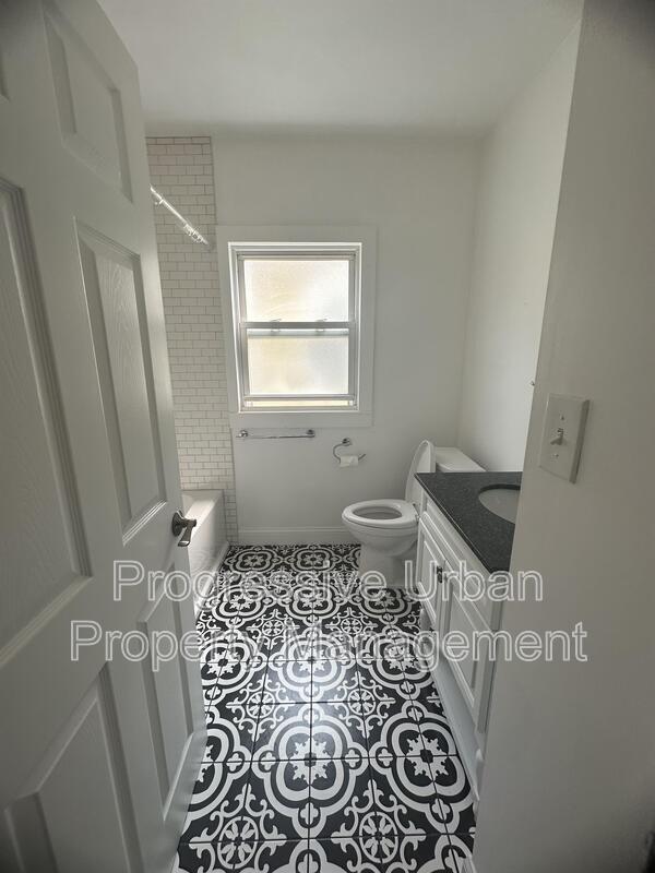 Building Photo - 1337 W 106th St