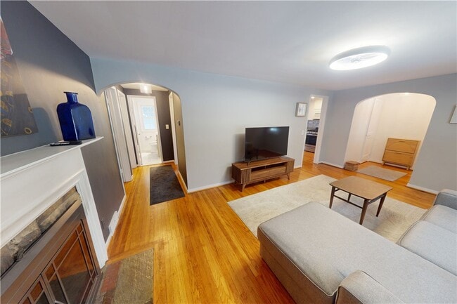 Building Photo - 940 S Grosvenor Rd