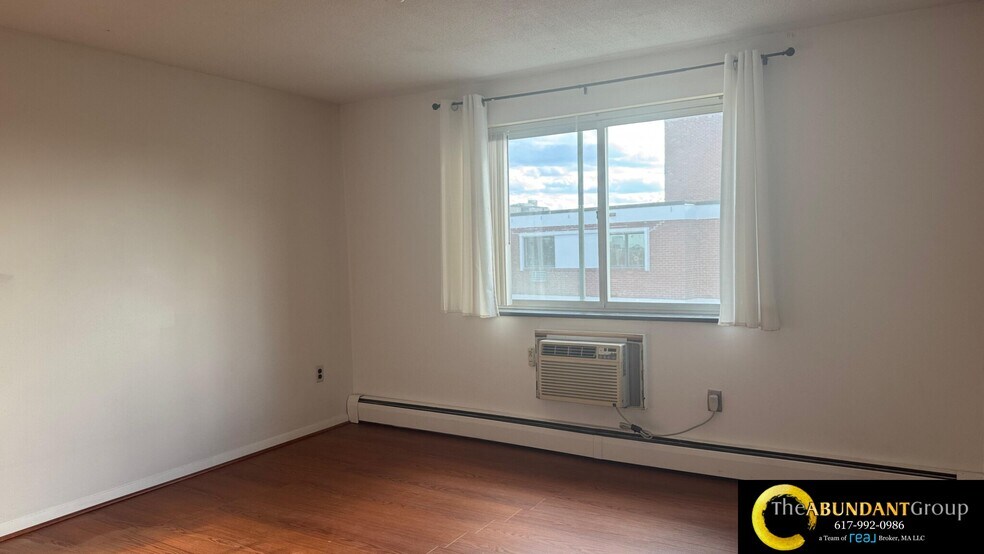 Building Photo - 287 Harvard St