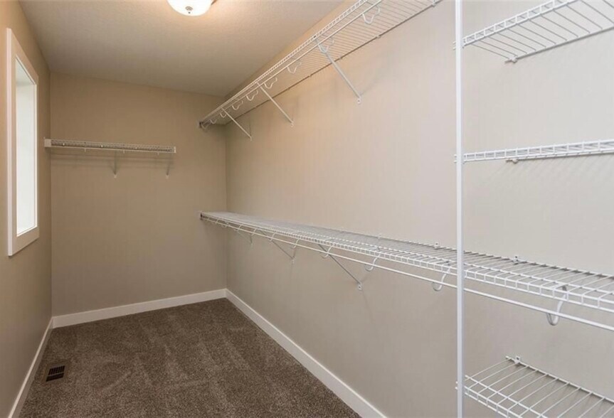 Oversized walk-in closet - 9614 Turnpoint Dr