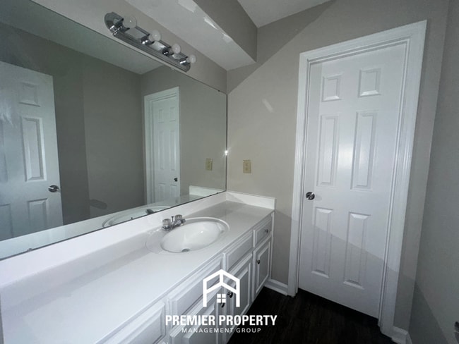 Building Photo - Grand 4BR/2.5BA Executive Home in Cordova | 2,700 Sq Ft, Bay Window & Spa Suite