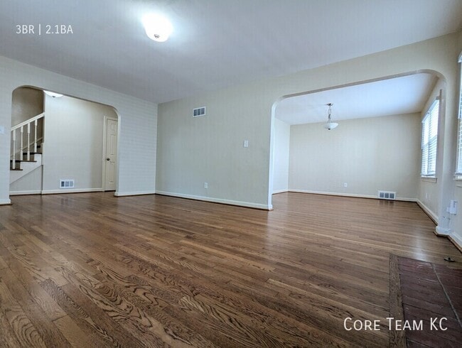 Building Photo - 629 E Meyer Blvd