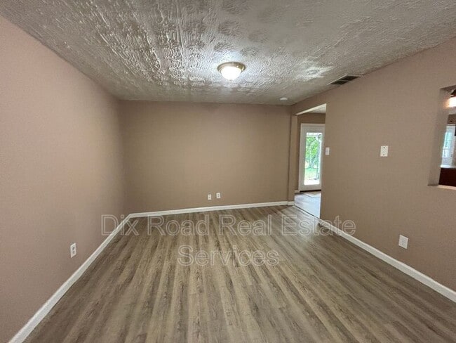Building Photo - 1739 Embury Park Rd