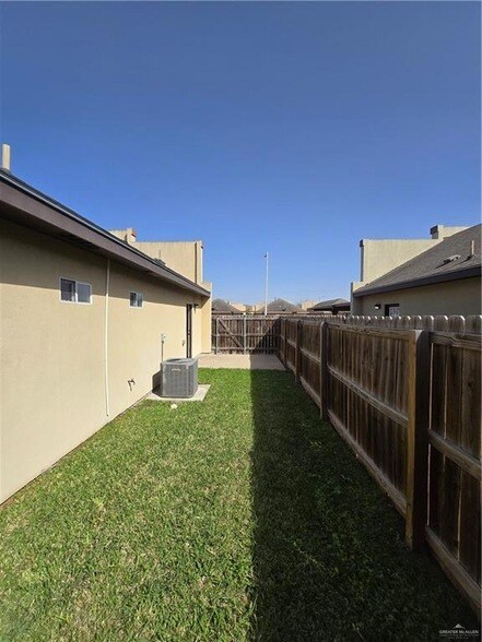 Building Photo - 1205 Bodark Dr