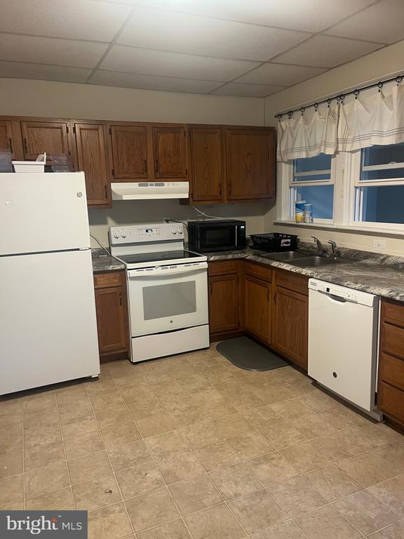 Building Photo - 17830 Sherman Ave