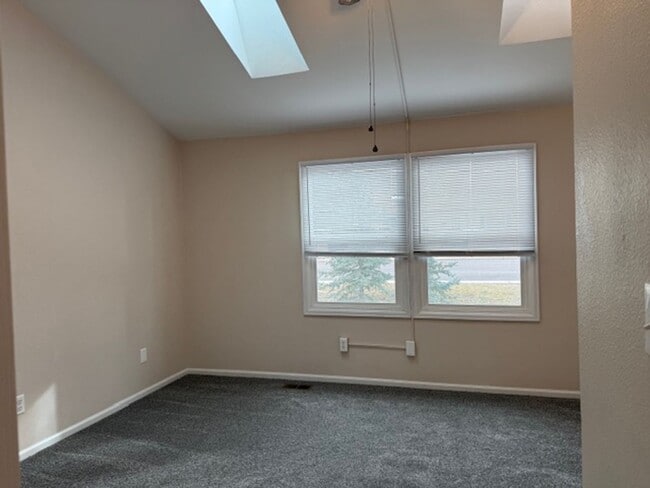 Building Photo - House For Lease