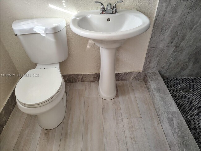 Building Photo - 1200 NE 110th St