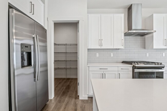 Building Photo - CDA Place Neighborhood- upgraded 3 bed 2 b...