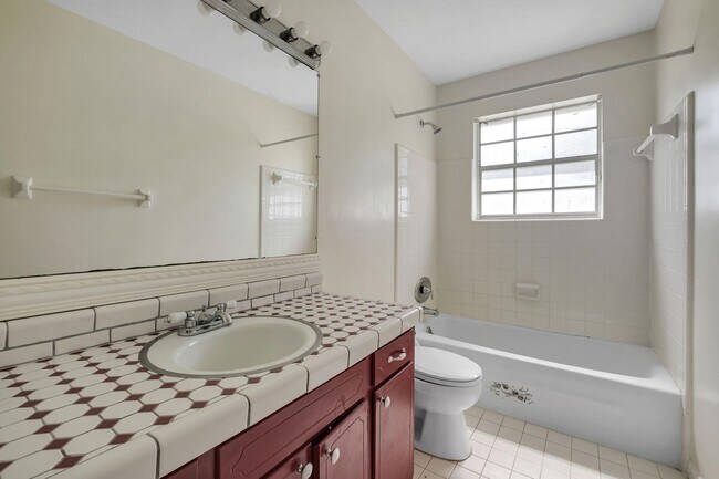 Building Photo - 2613 Killarney Way