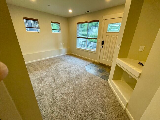 Building Photo - 17831 NE 95th Ct