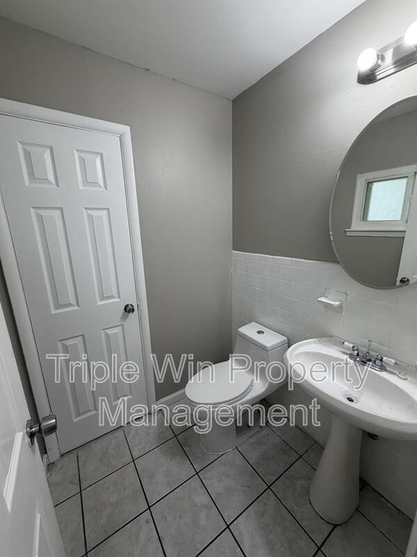 Building Photo - 714 Undercliff Dr