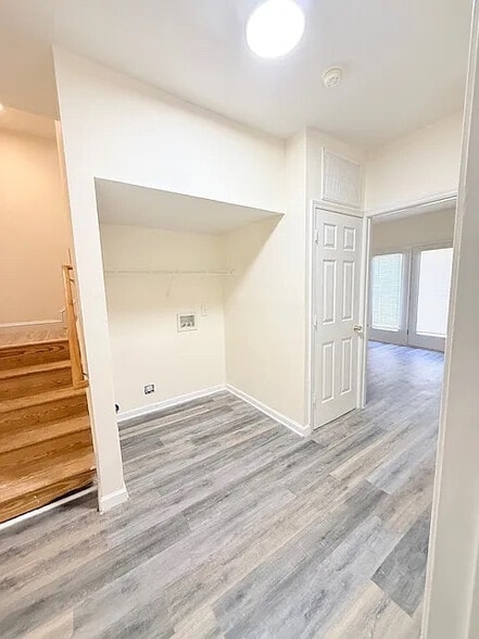 Building Photo - Room in Duplex on North St