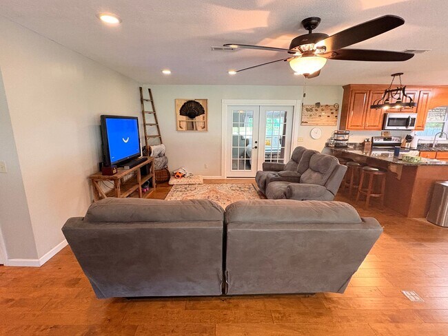 Building Photo - Available June!