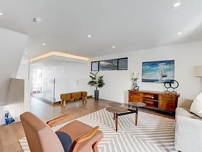 Building Photo - RARE Luxurious 3 Bedroom + Office in Hillcrest / Mission Hills