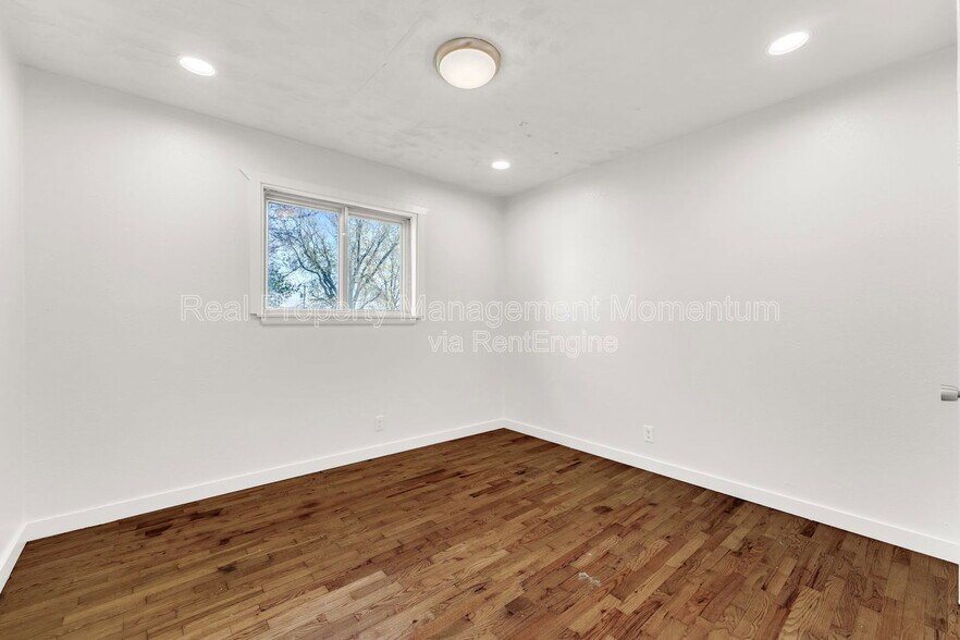 Building Photo - 1610 E Nora St