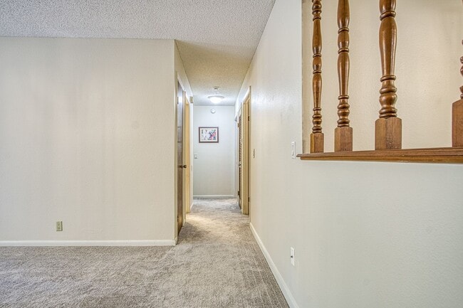 Building Photo - Central Hot Springs Village/Home/Unfurnished